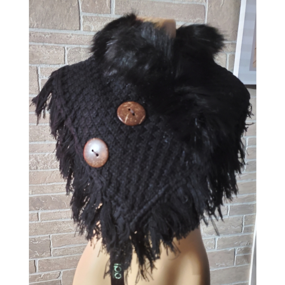 Black knit scarf with fur and fringes